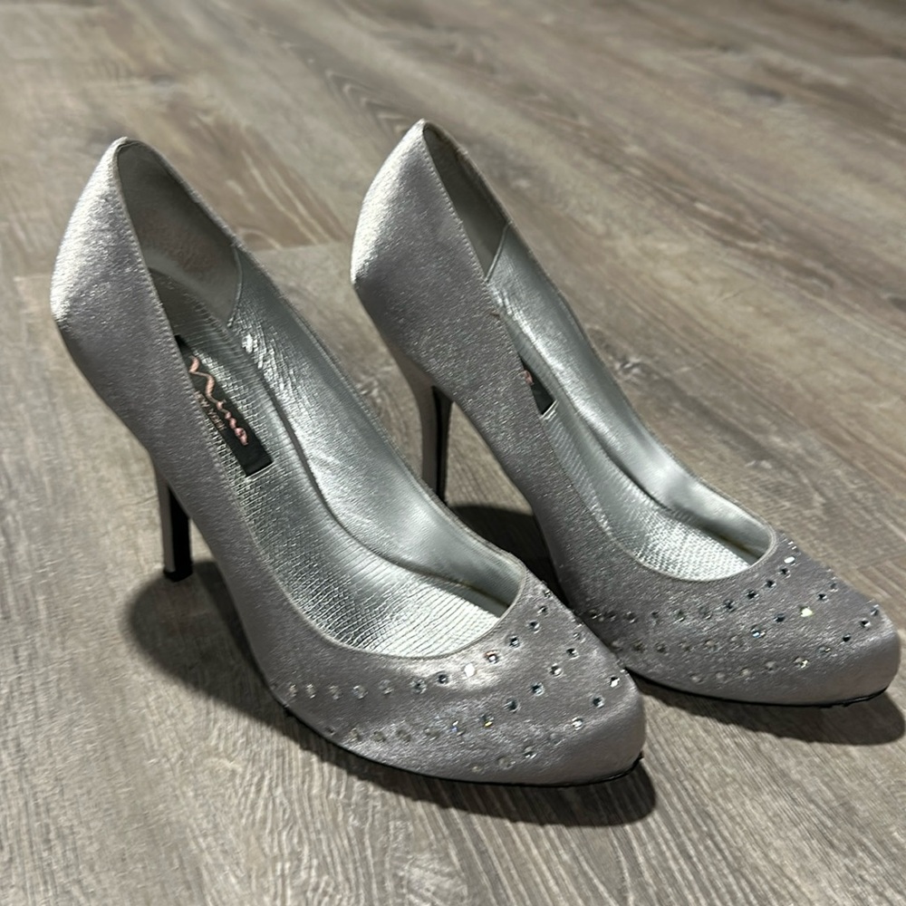Nina New York Platform Heels Silver w Rhinestones Size 9.5